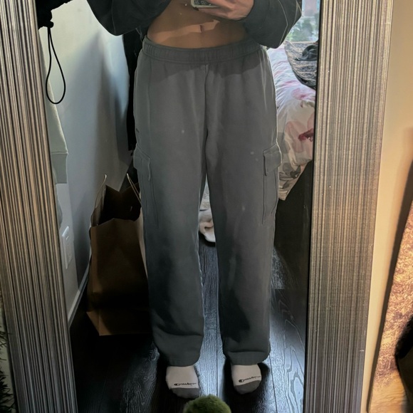 !SOLD! Aritzia Tna Cozy Fleece Mega Cargo Sweatpants - Picture 1 of 5